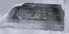 Diferentes detalles de una de las lápidas ubicadas en la iglesia de San Jerónimo